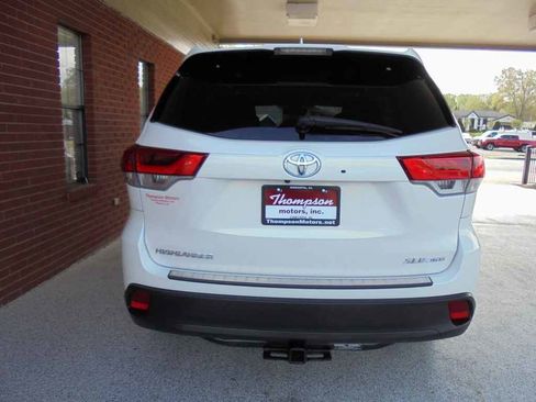 Used 2019 Toyota Highlander XLE image 4
