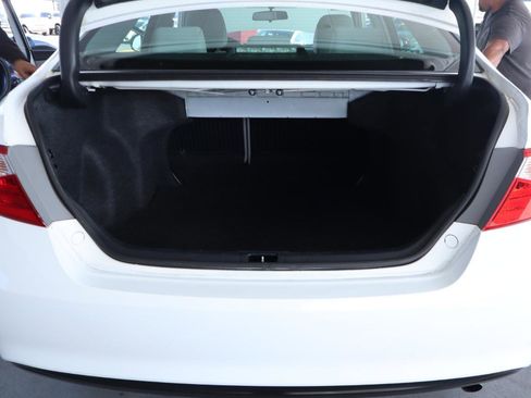 Used 2015 Toyota Camry LE image 30