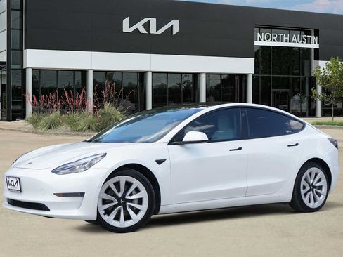 Used 2021 Tesla Model 3 Standard Range Plus RWD image 1