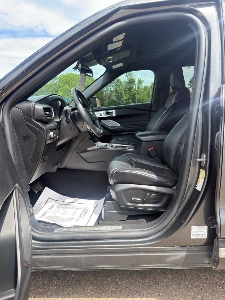 Used 2020 Ford Explorer Platinum w/ Premium Technology Package AWD/4WD image 9