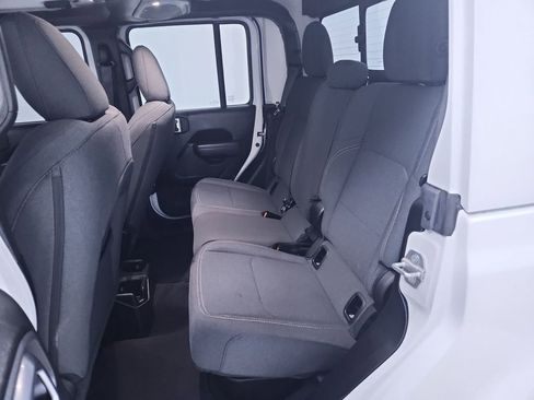 Used 2025 Jeep Gladiator Sport image 18