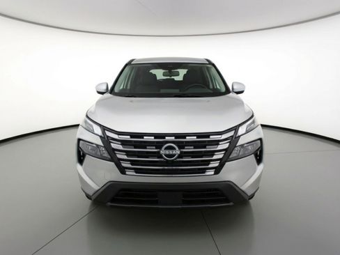 Used 2025 Nissan Rogue SV image 2