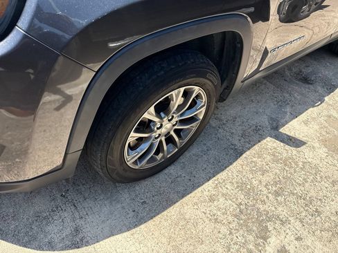 Used 2019 Jeep Cherokee Latitude Plus FWD image 10