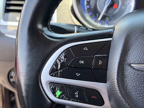 Used 2018 Chrysler 300 Touring L RWD image 26