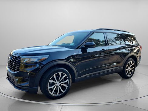 New 2026 Ford Explorer ST-Line image 2