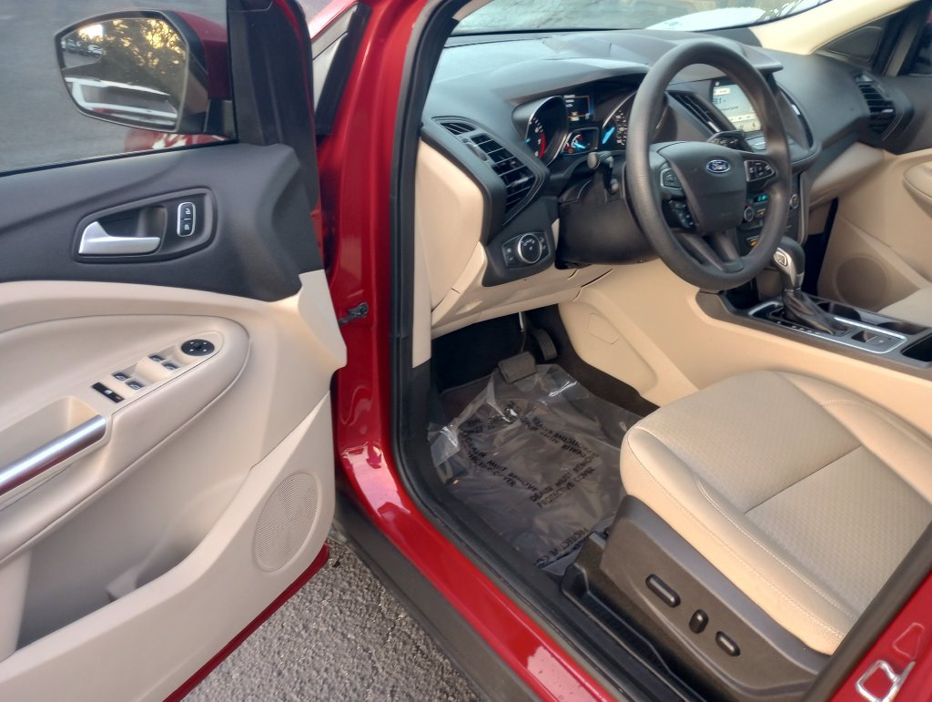 Certified 2019 Ford Escape SE FWD image 18