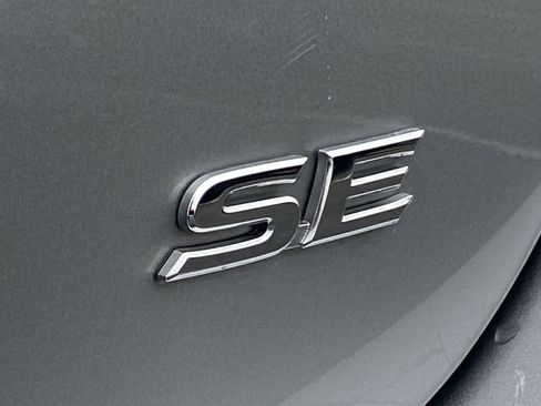 Used 2022 Toyota Camry SE image 32