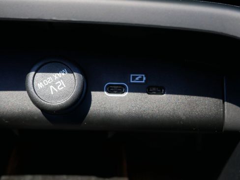 Certified 2023 Volvo C40 P8 Recharge Ultimate AWD/4WD image 21