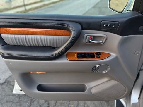 Used 2006 Lexus LX 470 4WD image 17