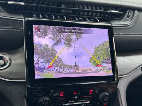 Certified 2024 Jeep Grand Cherokee Limited w/ Black Appearance Package image 25