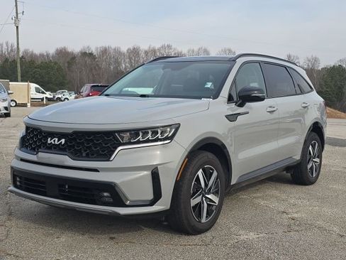 Used 2022 Kia Sorento EX w/ Panoramic Sunroof Package image 1