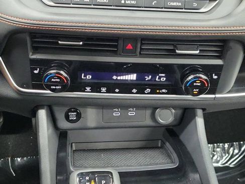 Used 2025 Nissan Rogue SV AWD/4WD image 35