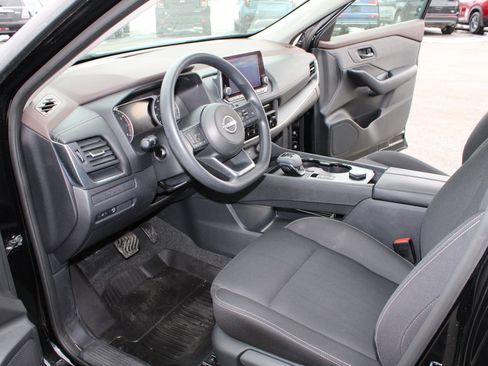 Used 2023 Nissan Rogue S AWD/4WD image 11