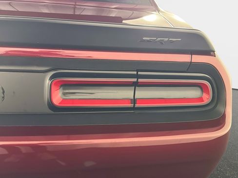 Used 2018 Dodge Challenger SRT Hellcat RWD image 16