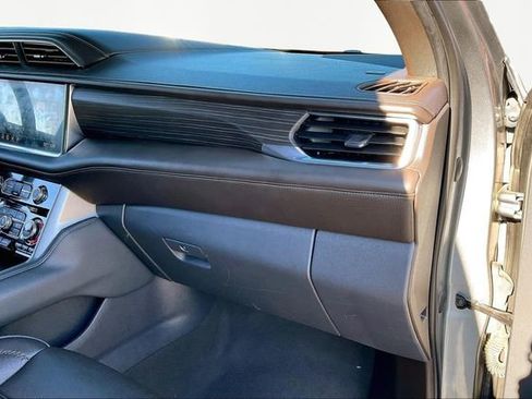 Used 2021 GMC Yukon Denali w/ Denali Premium Package image 19