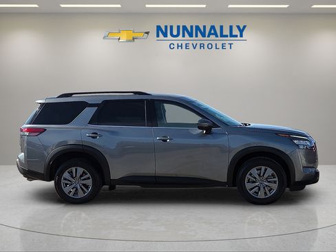 Used 2025 Nissan Pathfinder SV AWD/4WD image 6