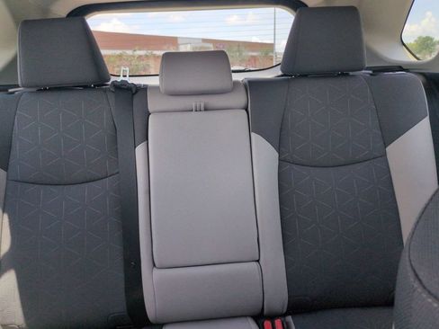 Used 2025 Toyota RAV4 XLE FWD image 33