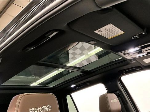 Used 2024 Chevrolet Tahoe High Country image 17