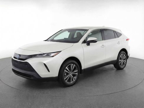 Used 2023 Toyota Venza LE image 1