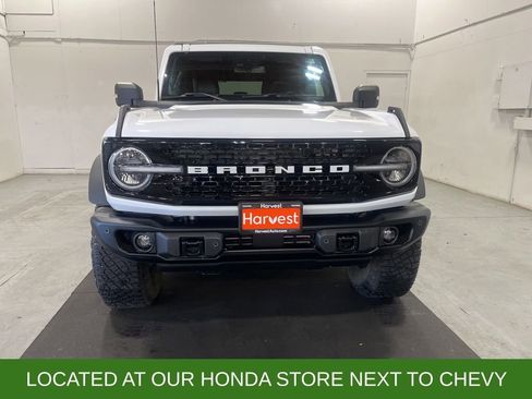 Used 2023 Ford Bronco Wildtrak image 2