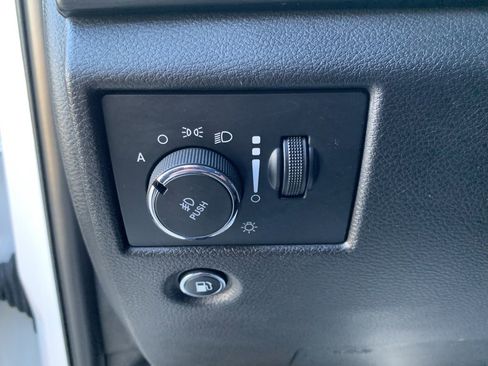 Used 2019 Jeep Grand Cherokee Altitude image 17