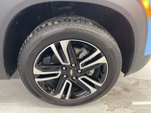 Used 2024 Chevrolet TrailBlazer LT AWD/4WD image 12