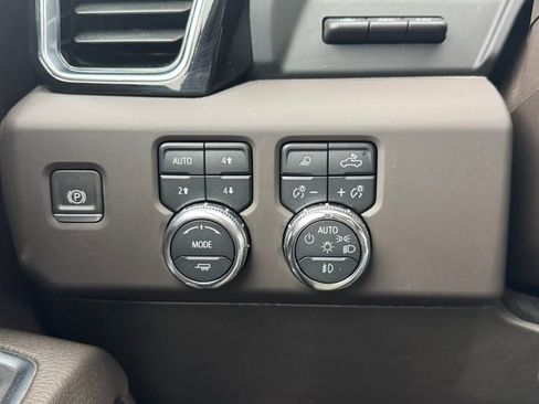 Used 2024 GMC Sierra 2500 Denali w/ Technology Package image 30