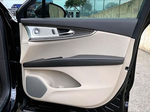 Used 2020 Lincoln Nautilus Reserve w/ Equipment Group 202A image 23