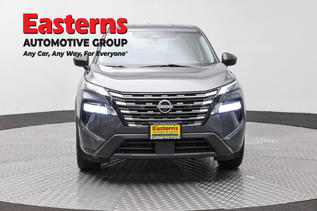 Used 2024 Nissan Rogue S AWD/4WD image 3
