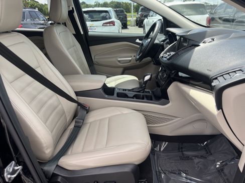 Used 2019 Ford Escape Titanium FWD image 16
