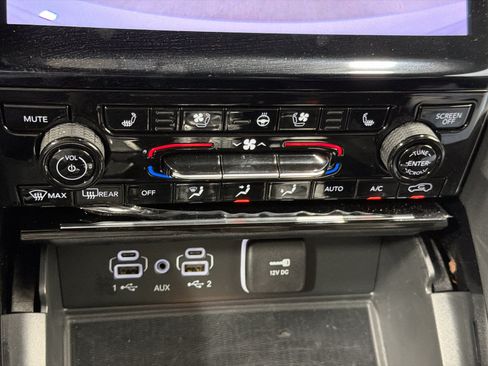 Used 2025 Jeep Grand Cherokee Overland w/ Luxury Tech Group IV AWD/4WD image 34