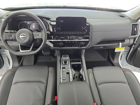 New 2025 Nissan Pathfinder SL image 9