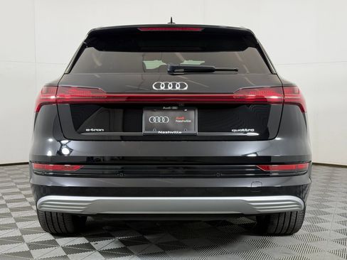 Used 2022 Audi e-tron Premium image 10