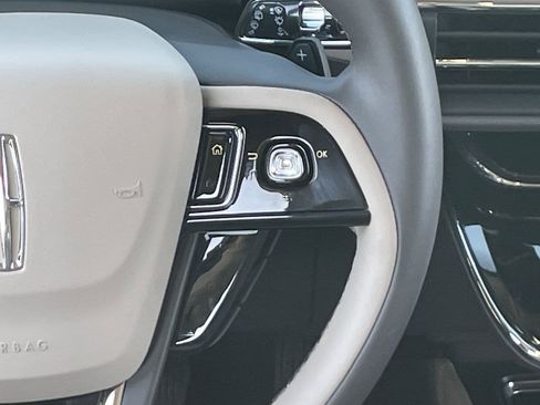 Used 2024 Lincoln Corsair FWD w/ Rear Removable Package Tray image 21