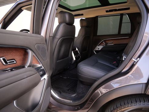 Used 2023 Land Rover Range Rover SE image 16