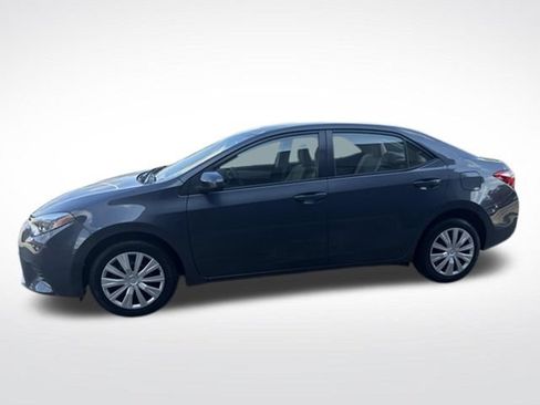 Used 2016 Toyota Corolla LE FWD image 2
