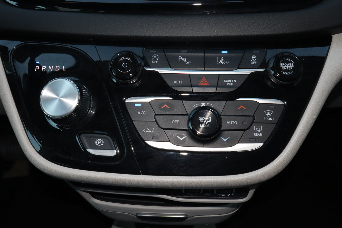 Used 2024 Chrysler Pacifica Touring-L FWD image 23
