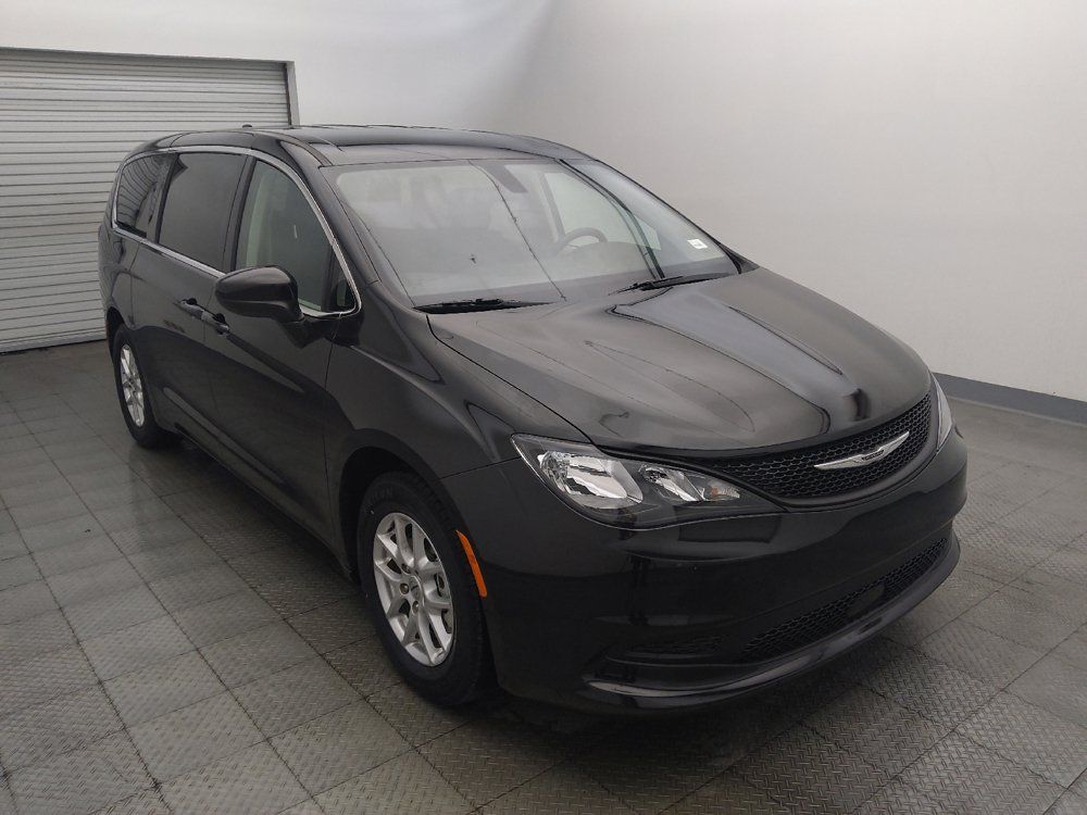 Used 2022 Chrysler Voyager LX FWD image 13