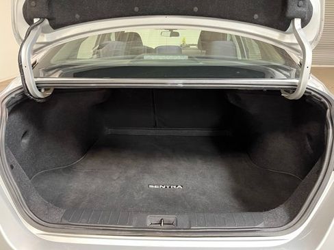 Used 2022 Nissan Sentra SV FWD image 14