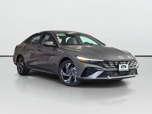 New 2026 Hyundai Elantra Limited FWD image 3