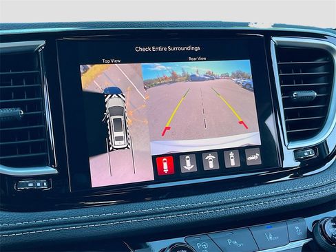 Certified 2024 Chrysler Pacifica Premium image 14