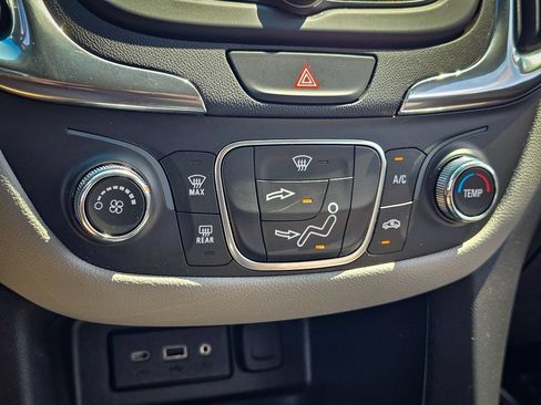 Used 2020 Chevrolet Equinox LS FWD image 22