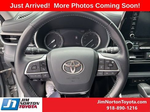 Used 2020 Toyota Highlander XLE image 14