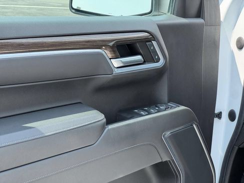 Used 2022 Chevrolet Silverado 1500 LT w/ Z71 Off-Road Package AWD/4WD image 19