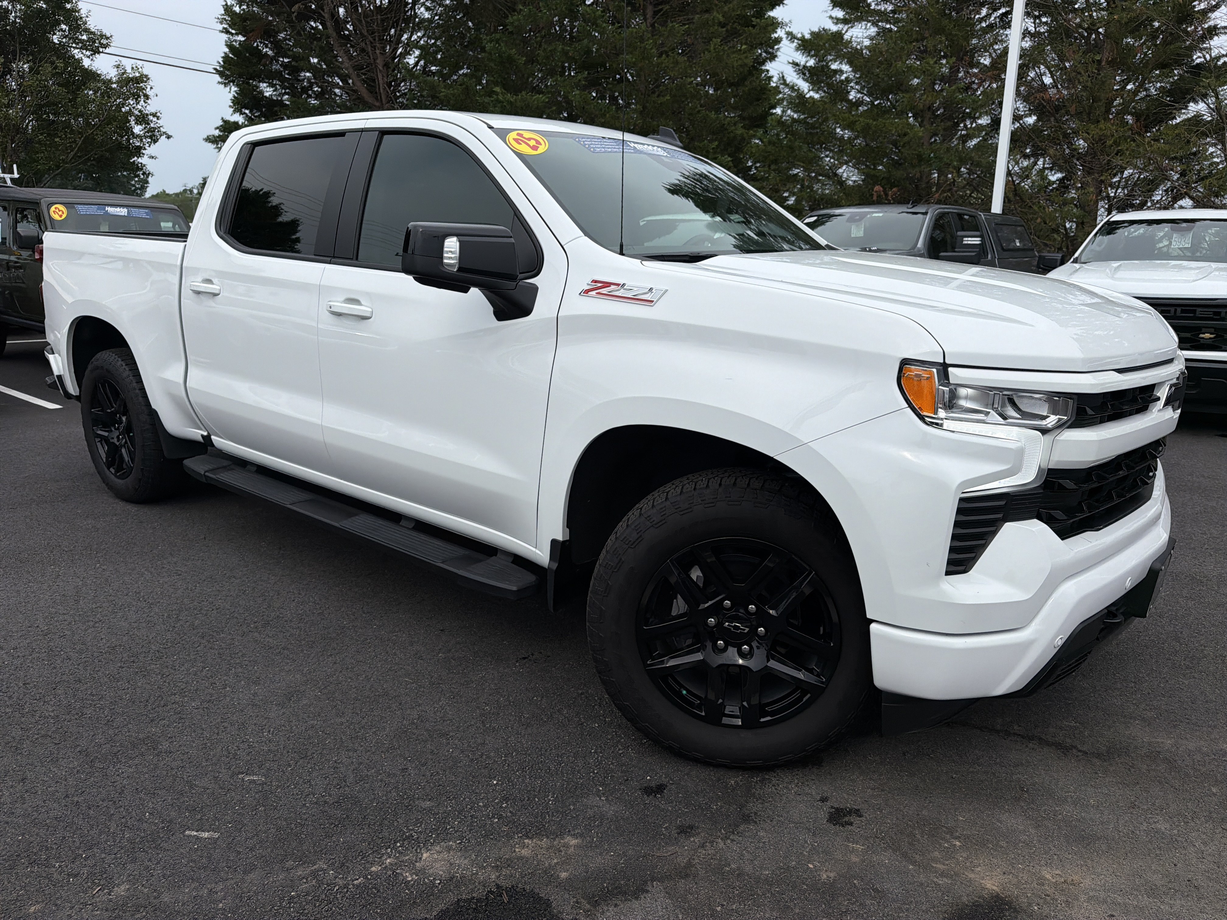 Used 2025 Chevrolet Silverado 1500 RST AWD/4WD image 2