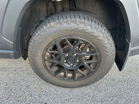 Used 2024 Toyota RAV4 XLE w/ Convenience Package FWD image 9
