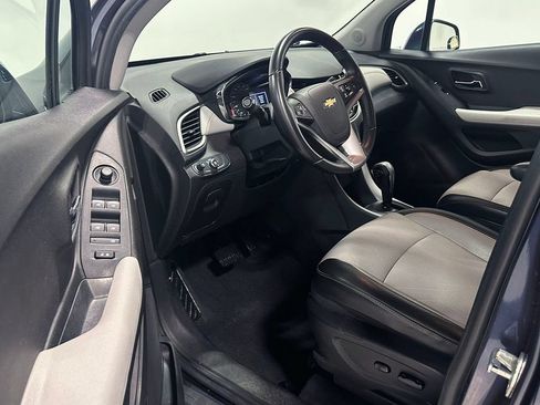 Used 2019 Chevrolet Trax LT w/ LT Convenience Package AWD/4WD image 17