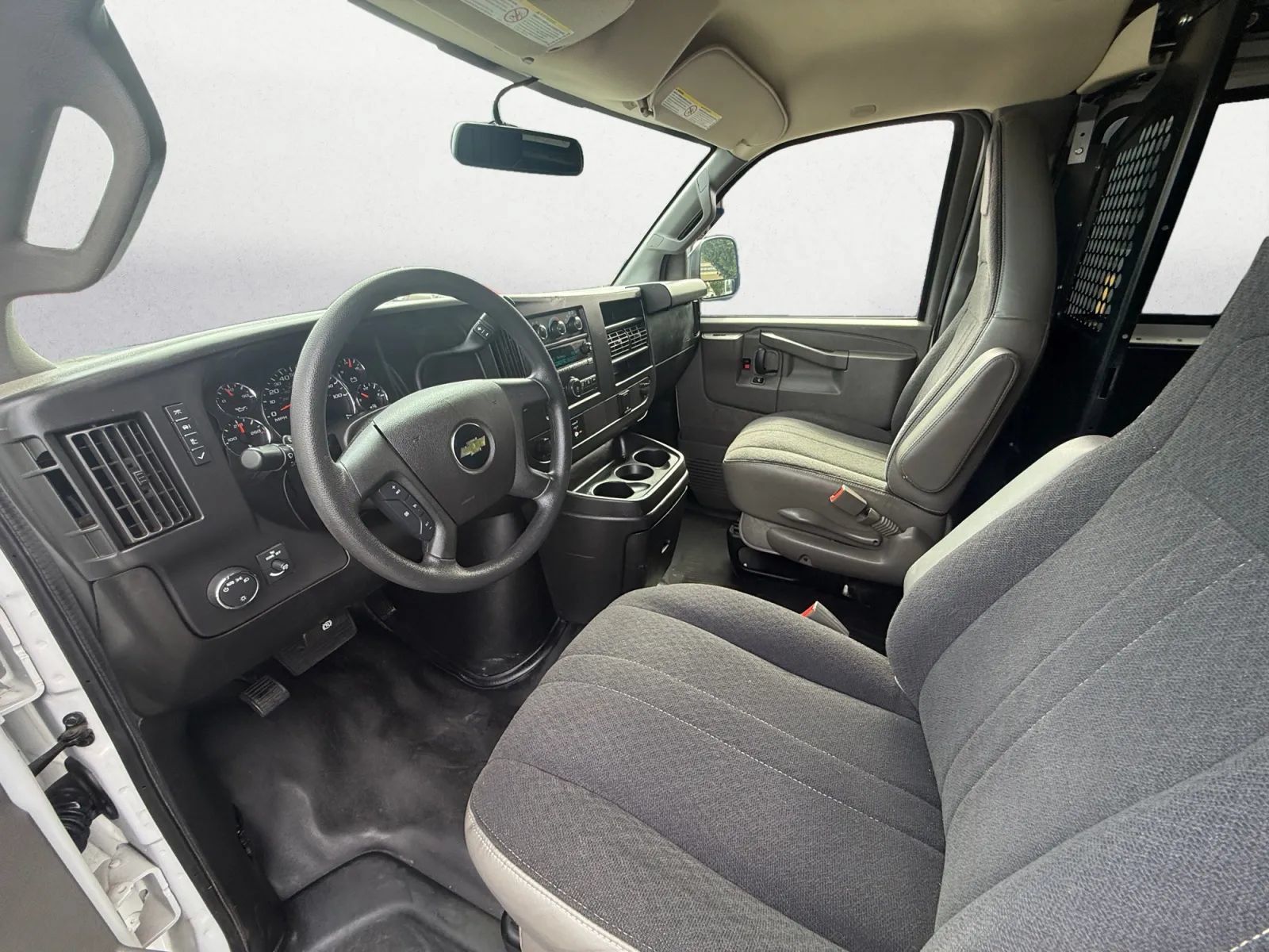 Used 2018 Chevrolet Express 2500 w/ Driver Convenience Package RWD image 14