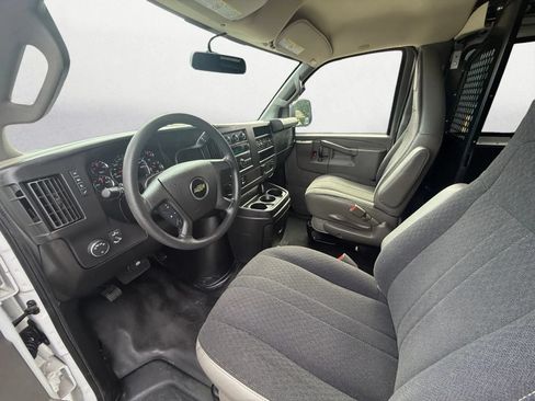 Used 2018 Chevrolet Express 2500 w/ Driver Convenience Package RWD image 14