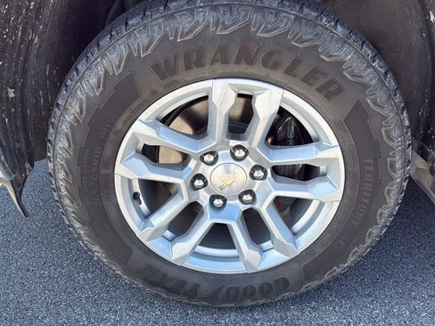 Used 2023 Chevrolet Silverado 1500 LT AWD/4WD image 15